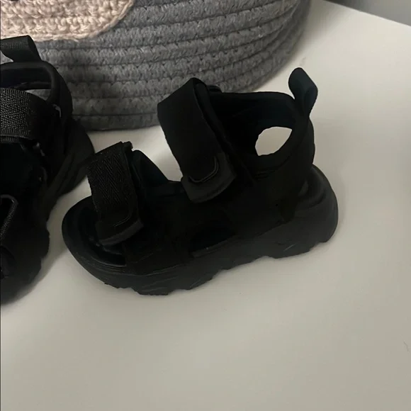 Kids black sandals - Picture 2 of 5